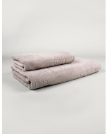 Stylish velour surfaced towel with a charming BB-chain jacquard pattern. Made of 100% high-quality cotton. 